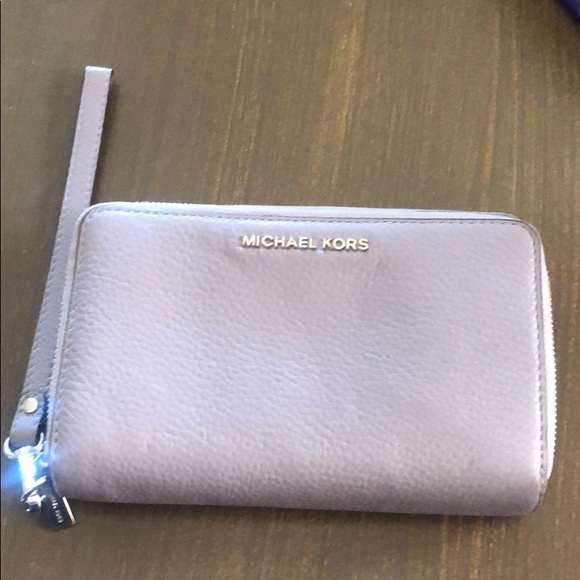 Michael Kors wallet/wristlet - Picture 1 of 8